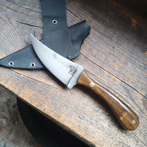 Curved skinner