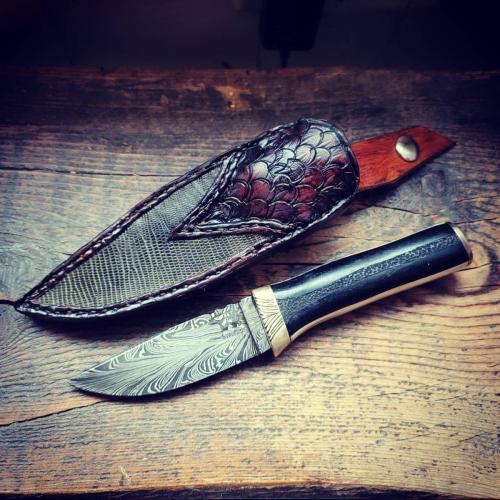 Feather Damascus Bronze and ebony knife